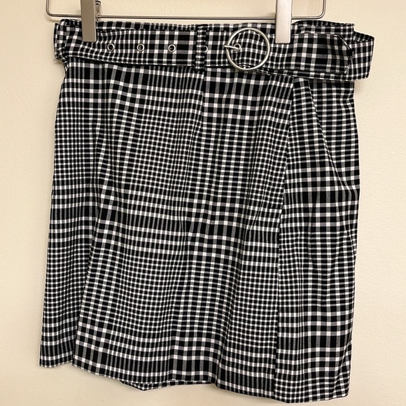 H&M Divided Women’s 2 Piece Blazer and Skirt Set - Picture 5 of 5